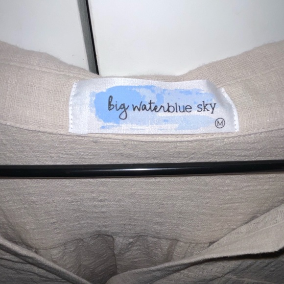 Brand new top from lizard thicket size medium!! - Picture 2 of 4